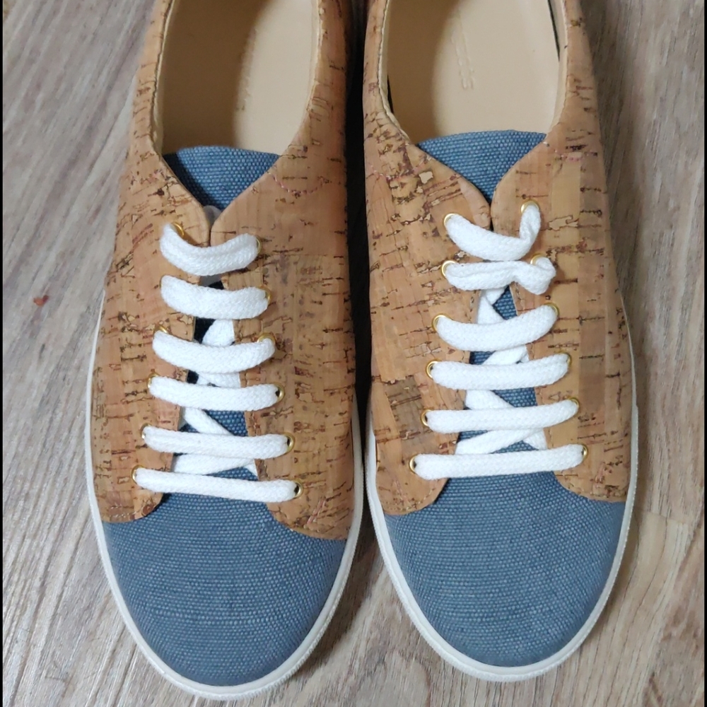 Shoes - Picture 2 of 3
